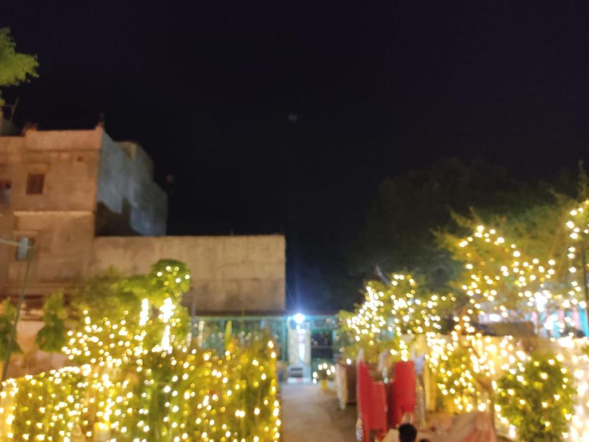 Maa Gauri Paying Varanasi